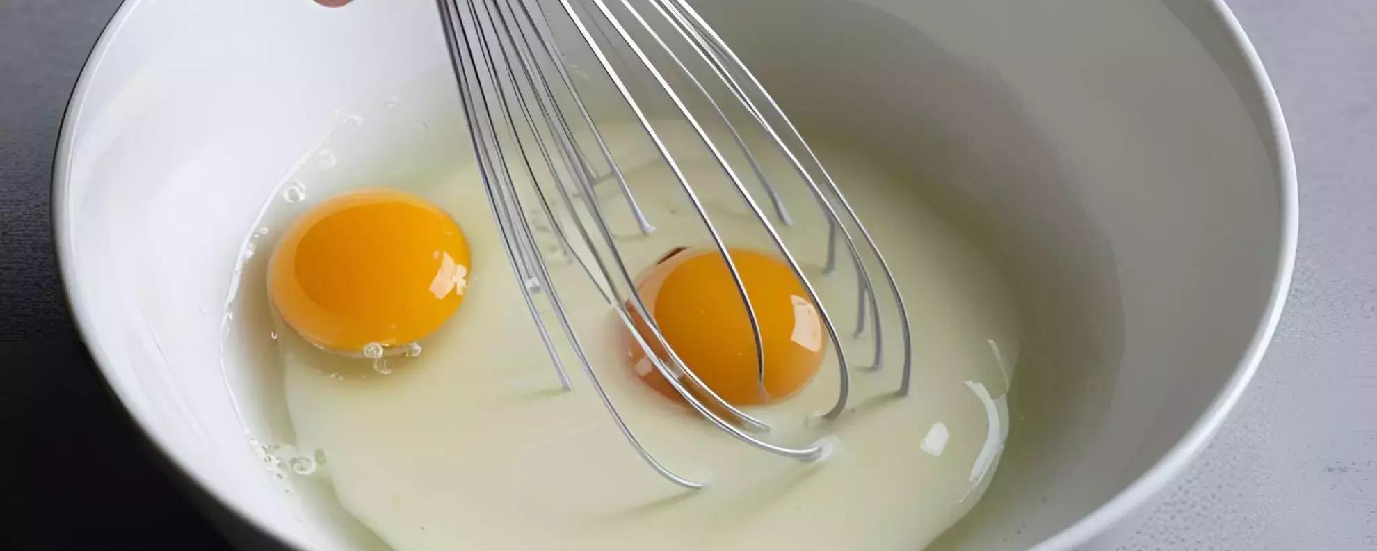 Verquirlen: So werden Eier, Teige &amp; Saucen perfekt