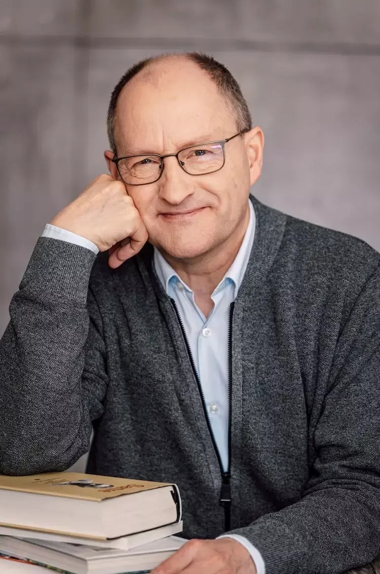 Dr. Henning Sartor